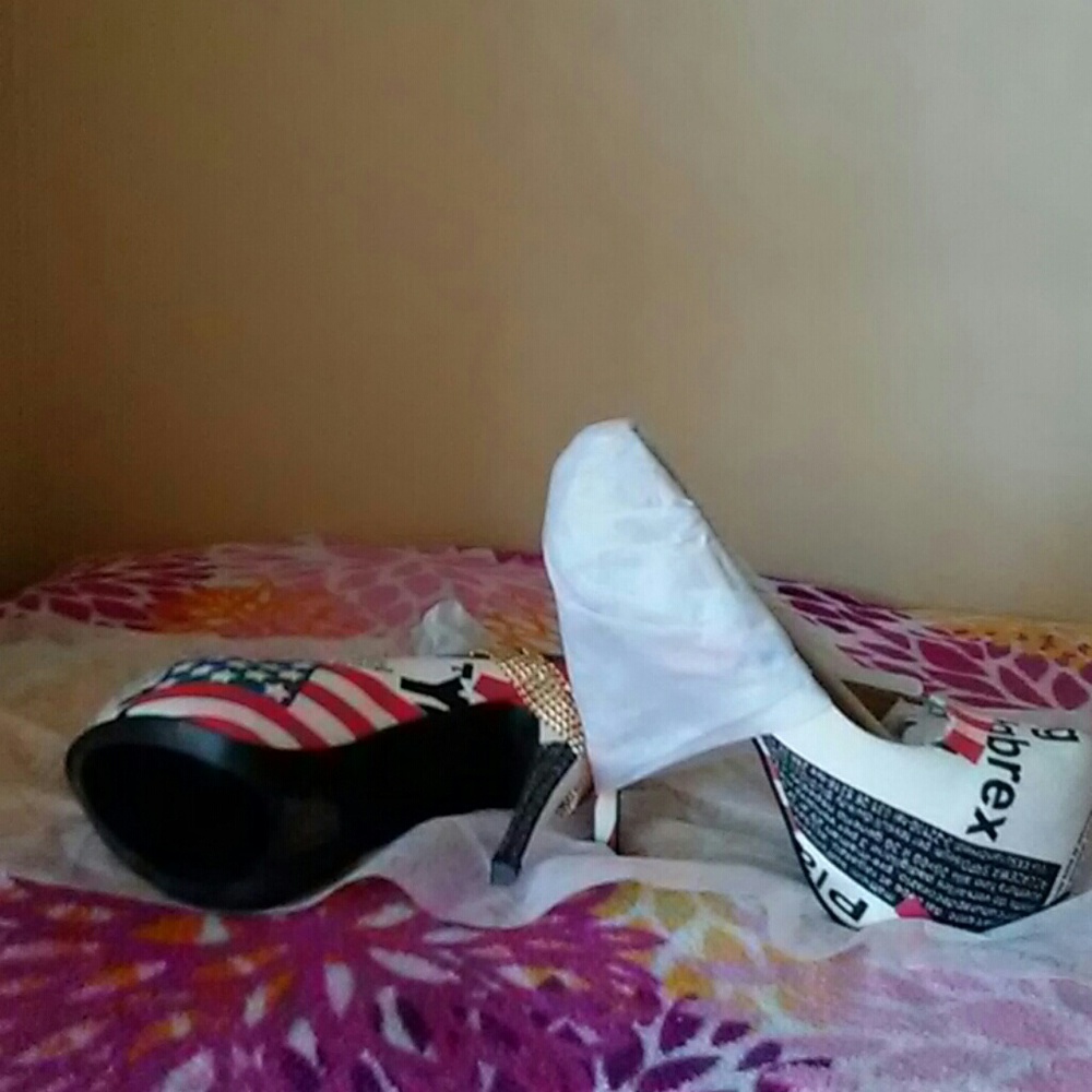Heels - Picture 4 of 4